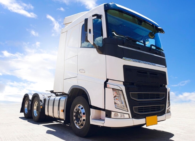 Elite Truck Driving Courses for Professional Drivers