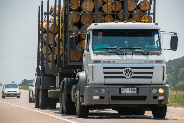 Advanced Techniques and Safety in Professional Truck Driving